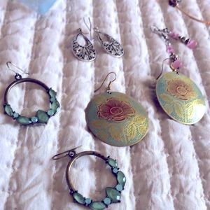 Set of 4 pairs of earrings